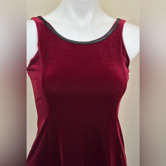 Nicole Miller New York City Red Velvet Black Sequence Neckline Mini Dress Sz 14. - Picture 5 of 11